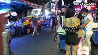 Пьяные азиатки прыгают на туристов и просят их трахнуть