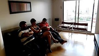 Жена с отвислыми титьками ебётся на диване с мужем и его бородатым другом