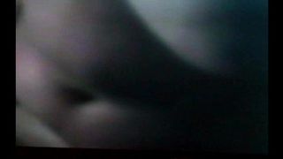 Девушка впервые согласилась сделать минет на камеру, но при условии, что это будет происходить в темноте