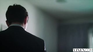 Начальник связал и поимел рыжую секретаршу возле камина